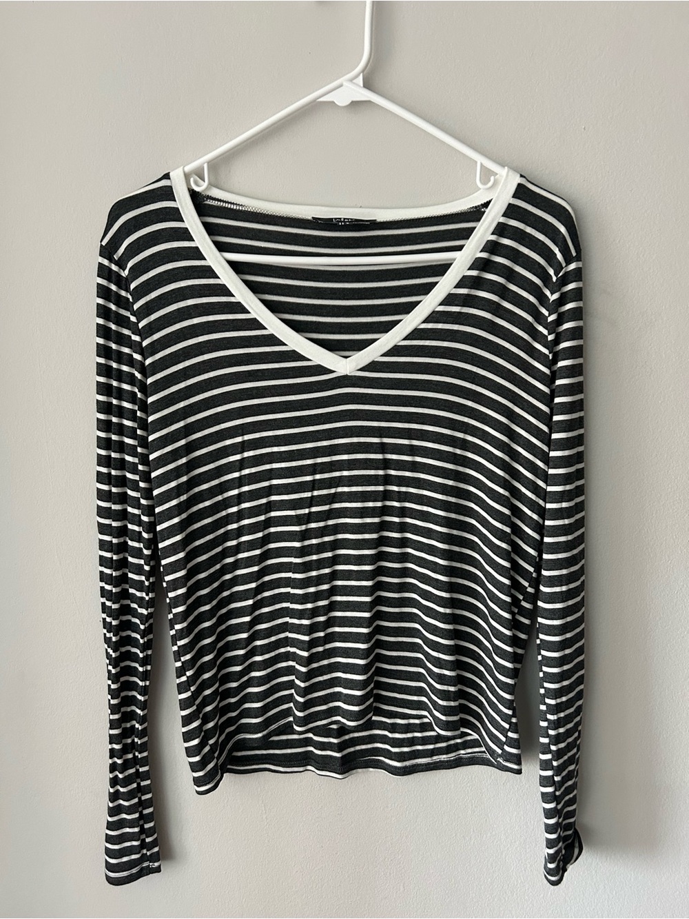Striped V-Neck Long Sleeve Top in Gray & White